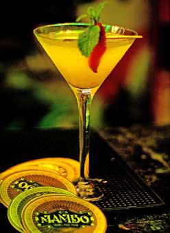 Bar inova em BH com drinque de própolis